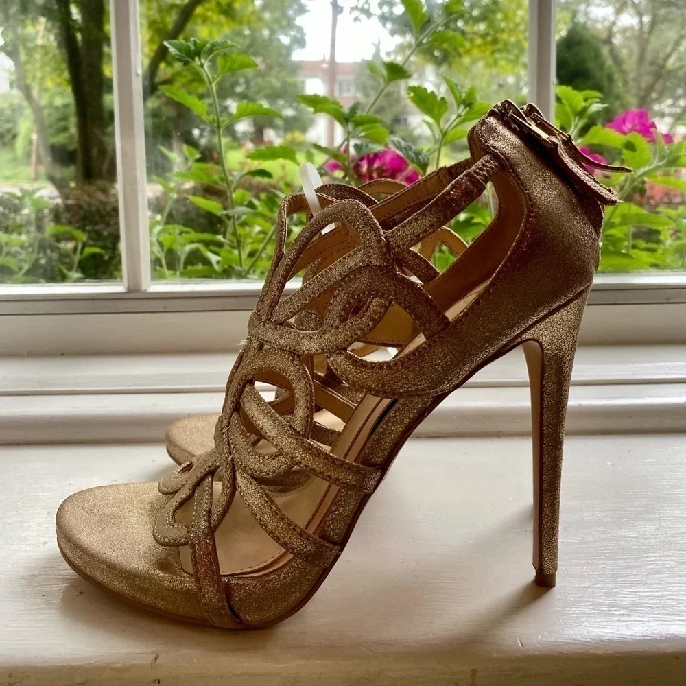 B Brian Atwood B-Tira Gold Heels NWT - Picture 4 of 9